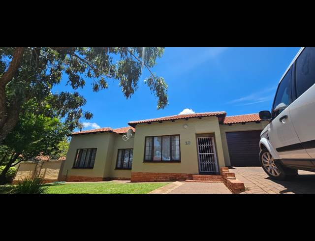 3 BEDROOM FREESTANDING FOR SALE IN CASHAN